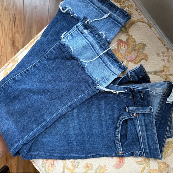 Stylish Blue Denim Jeans with Frayed Hem - Picture 1 of 3